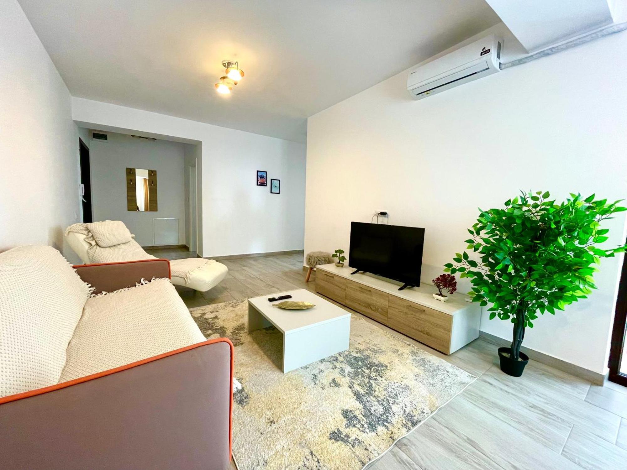 Soho Apartment - City View With Rooftop Garden Bucharest Exterior photo